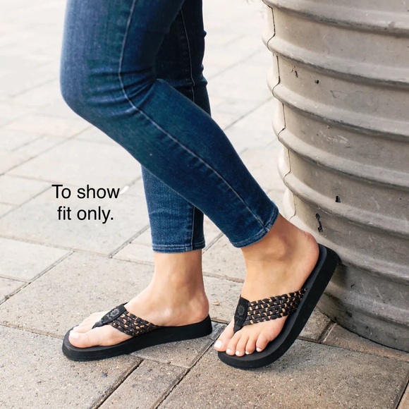 Sold! Yellow Box Womens Soleil Multicolor Stretch Flip Flop Sandals Size 8 - Picture 8 of 8